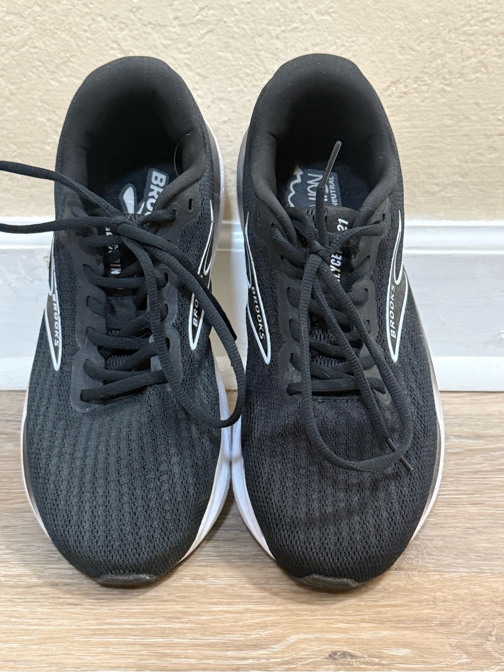Brooks Women’s Black & White Glycerin 21 Athletic Running Shoes Sneakers 8.5